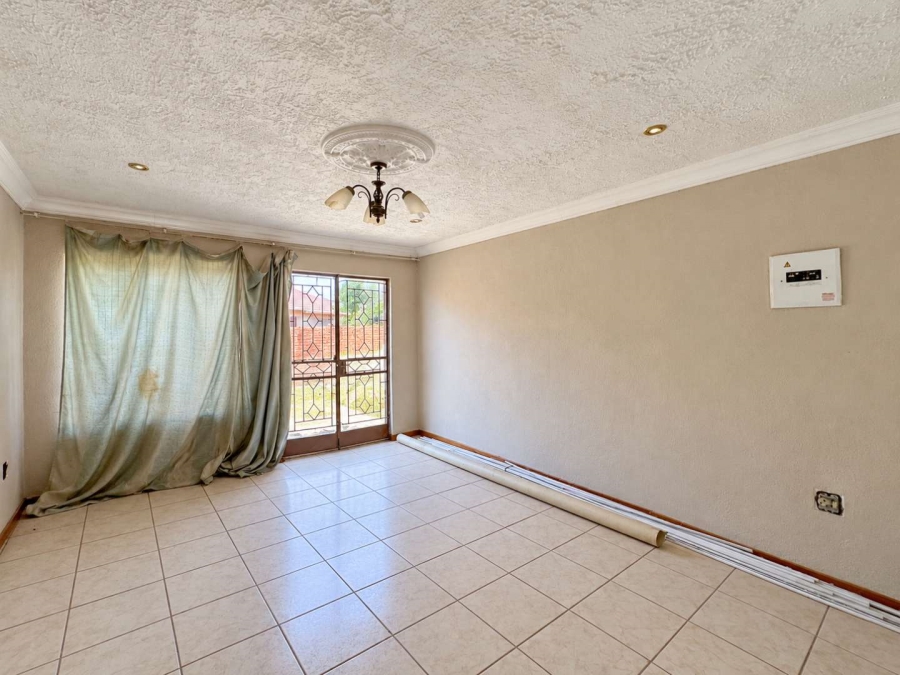 6 Bedroom Property for Sale in Soshanguve M Gauteng