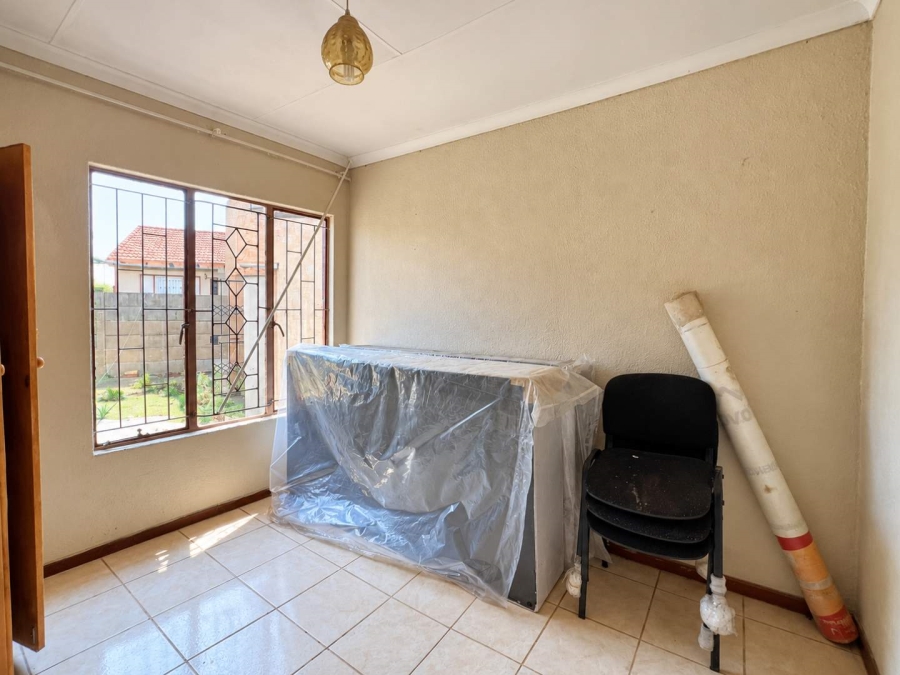 6 Bedroom Property for Sale in Soshanguve M Gauteng