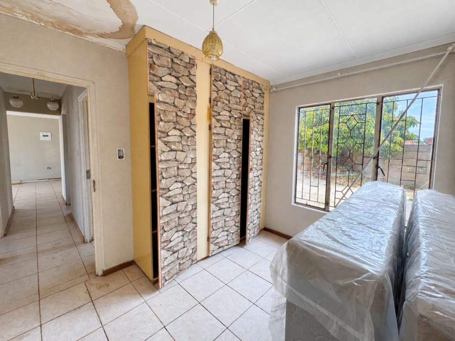 6 Bedroom Property for Sale in Soshanguve M Gauteng
