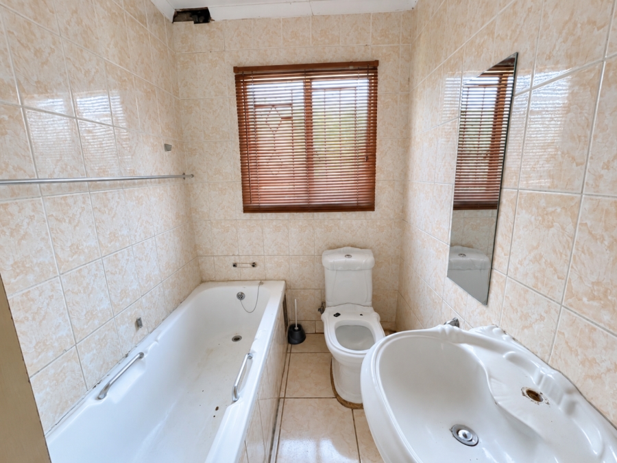 6 Bedroom Property for Sale in Soshanguve M Gauteng