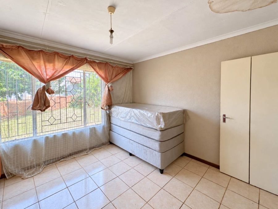 6 Bedroom Property for Sale in Soshanguve M Gauteng