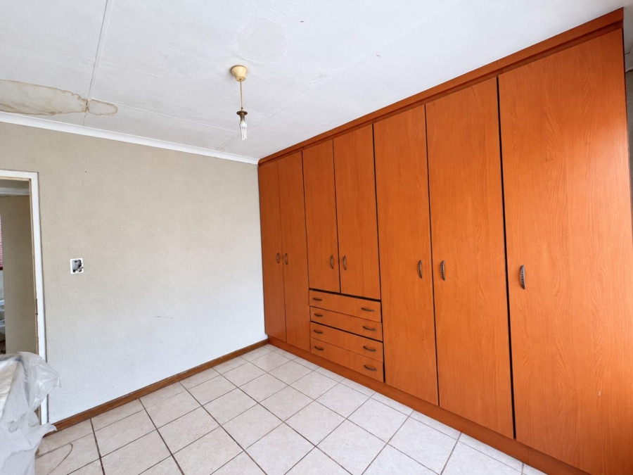 6 Bedroom Property for Sale in Soshanguve M Gauteng