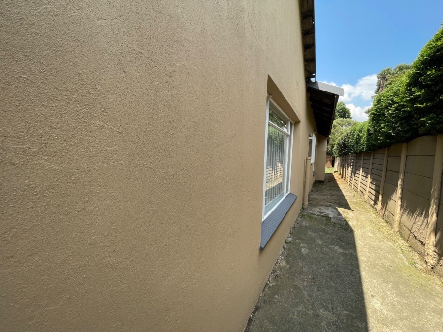 To Let 2 Bedroom Property for Rent in Nimrod Park Gauteng