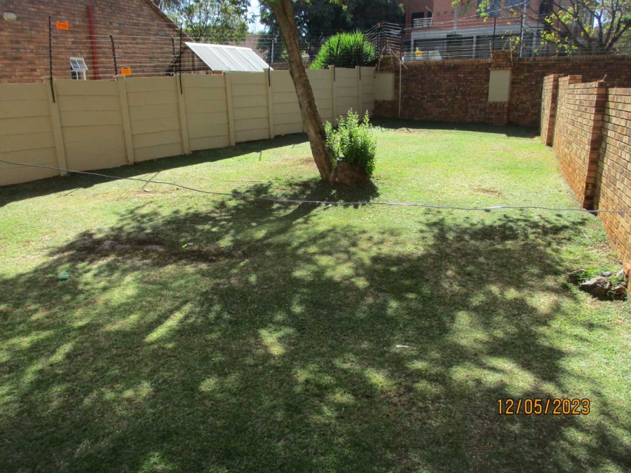 To Let 2 Bedroom Property for Rent in Die Hoewes Gauteng
