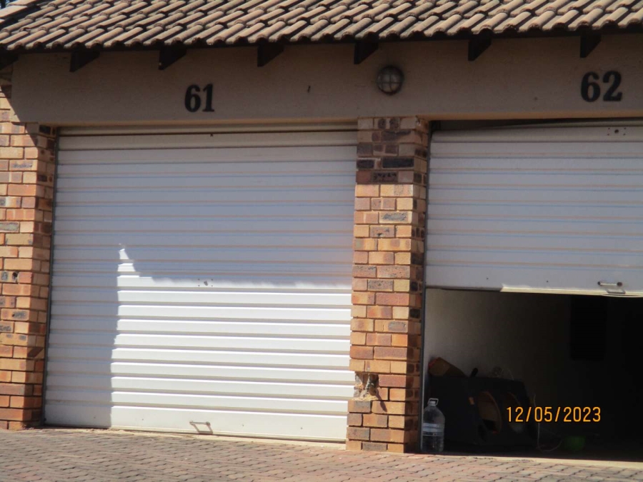 To Let 2 Bedroom Property for Rent in Die Hoewes Gauteng