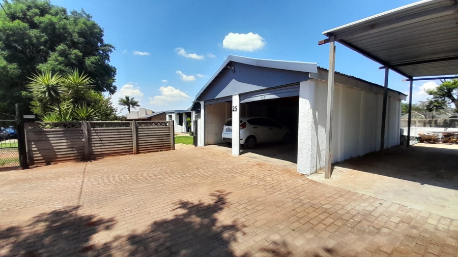 4 Bedroom Property for Sale in Birchleigh Gauteng