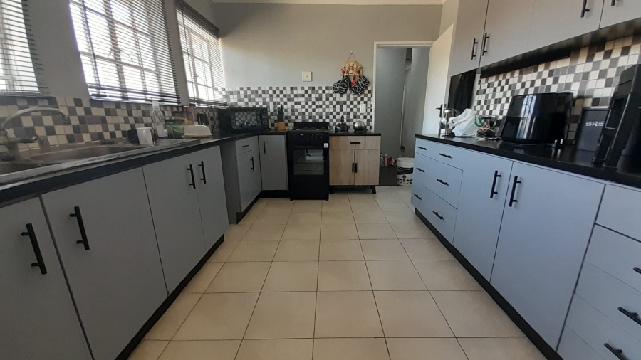 4 Bedroom Property for Sale in Birchleigh Gauteng