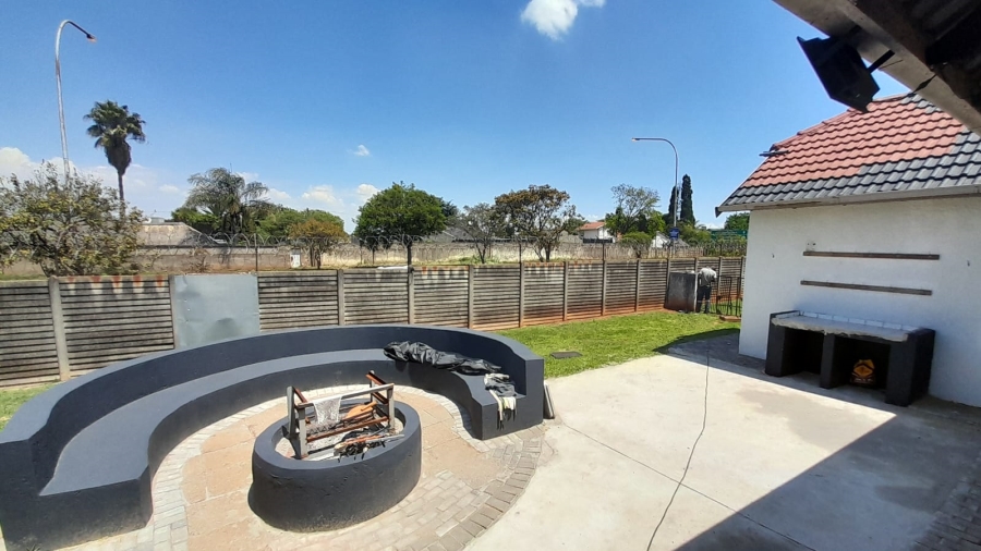 4 Bedroom Property for Sale in Birchleigh Gauteng