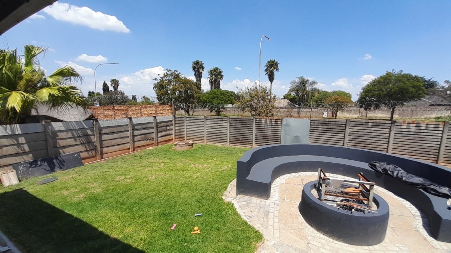 4 Bedroom Property for Sale in Birchleigh Gauteng