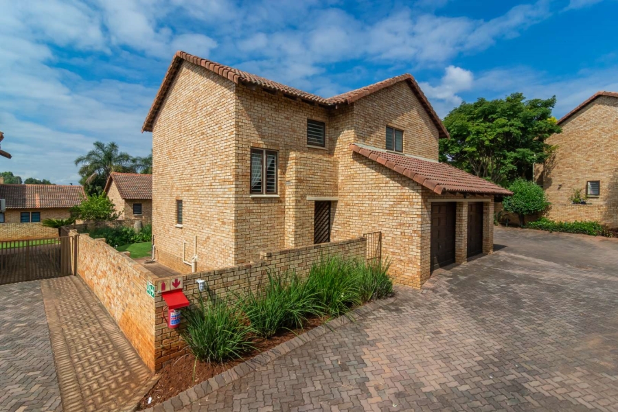 4 Bedroom Property for Sale in Ruimsig Gauteng