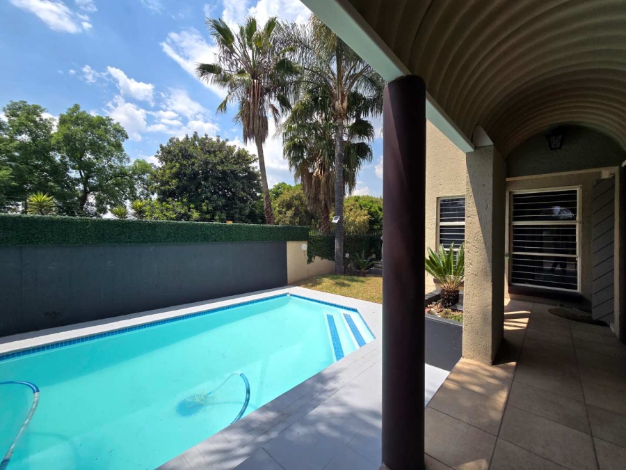 5 Bedroom Property for Sale in New Redruth Gauteng