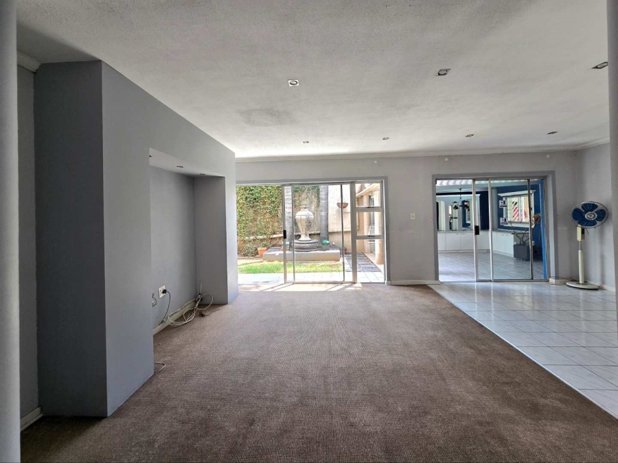 5 Bedroom Property for Sale in New Redruth Gauteng