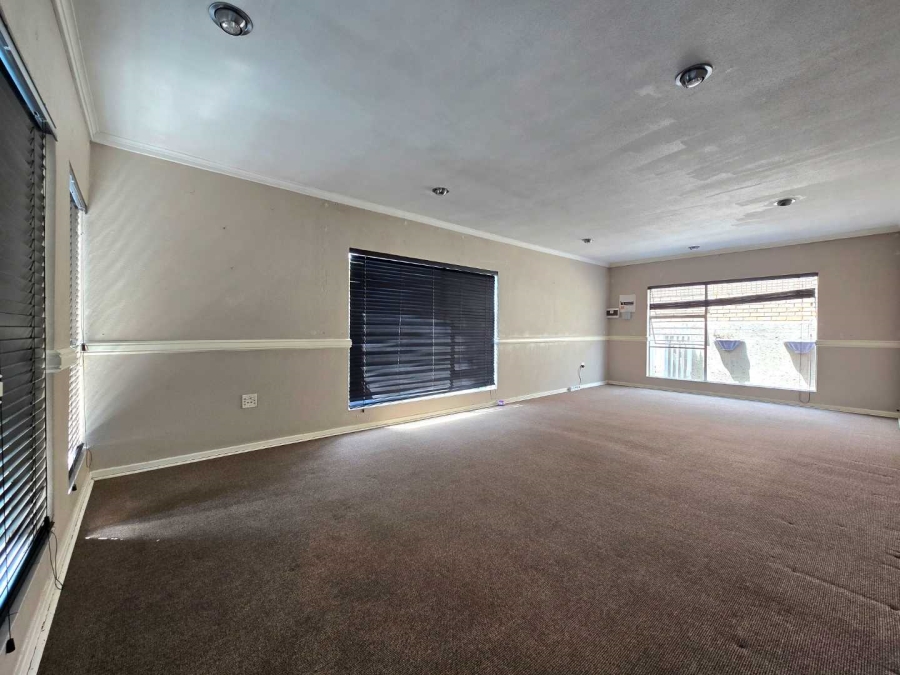 5 Bedroom Property for Sale in New Redruth Gauteng