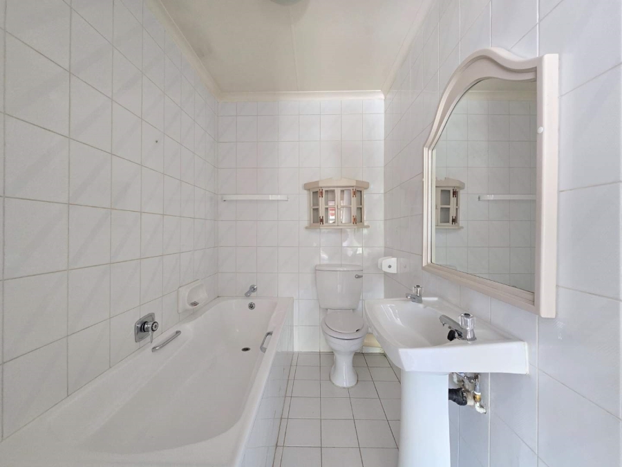 5 Bedroom Property for Sale in New Redruth Gauteng