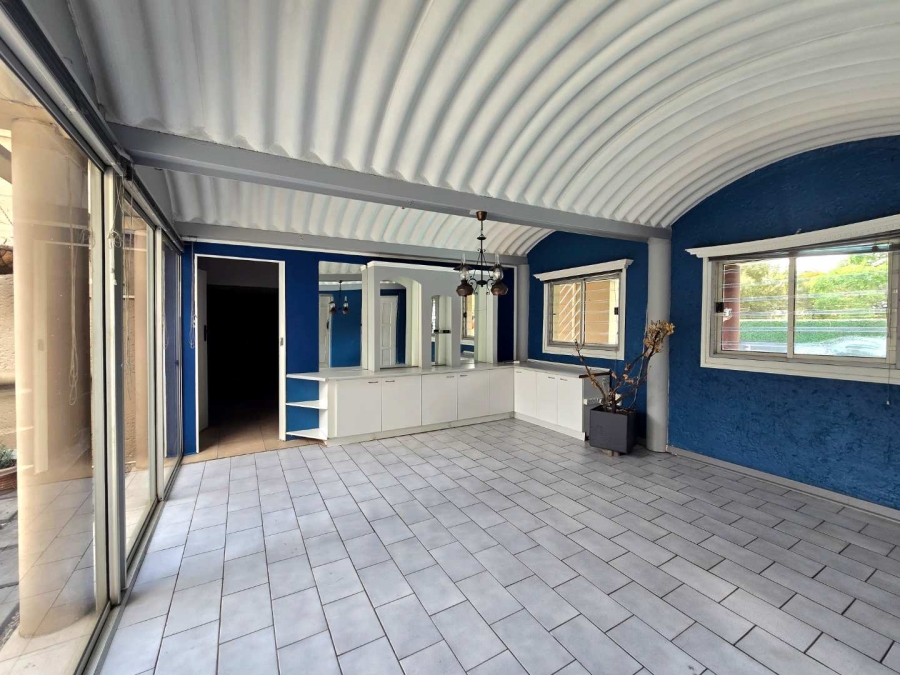 5 Bedroom Property for Sale in New Redruth Gauteng