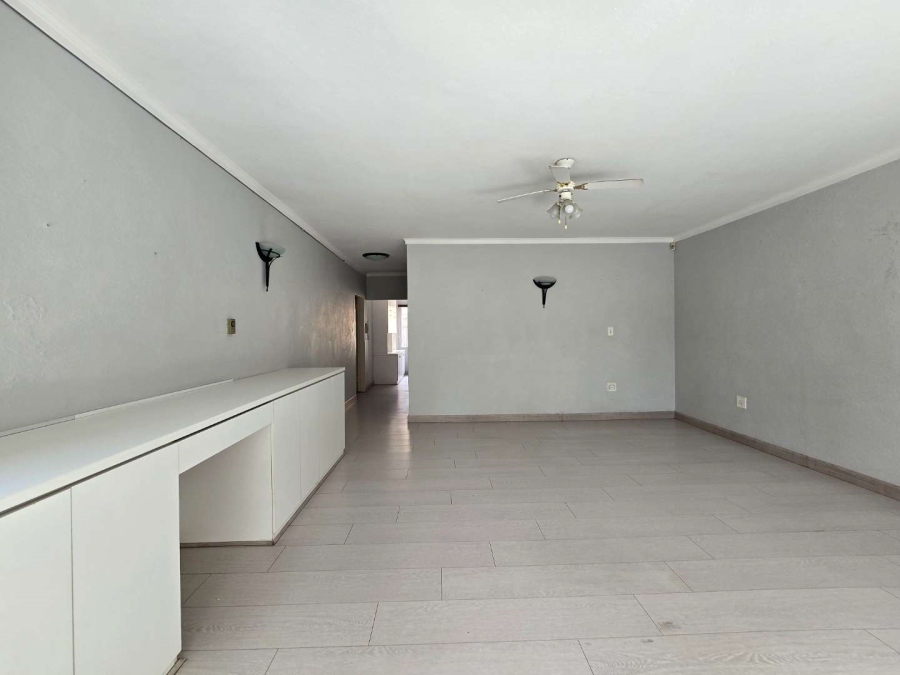 5 Bedroom Property for Sale in New Redruth Gauteng