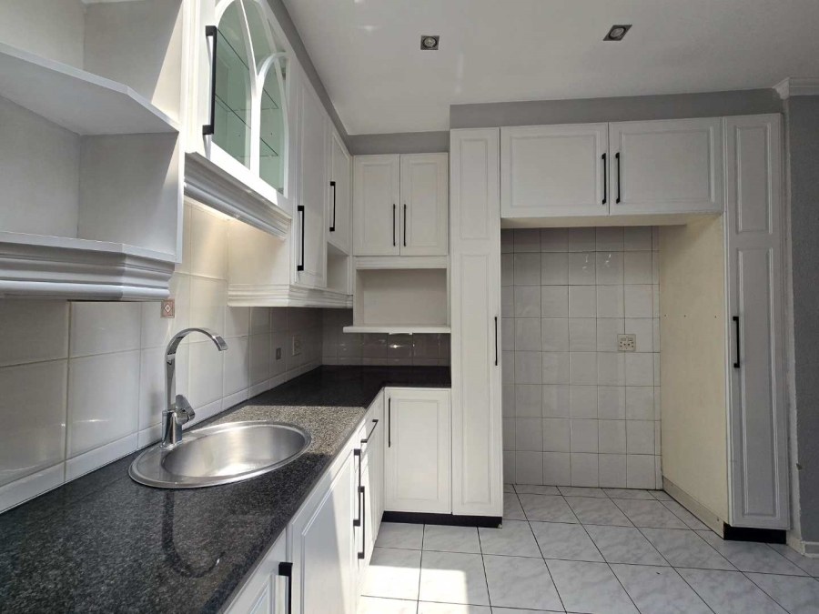 5 Bedroom Property for Sale in New Redruth Gauteng