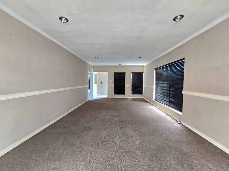 5 Bedroom Property for Sale in New Redruth Gauteng