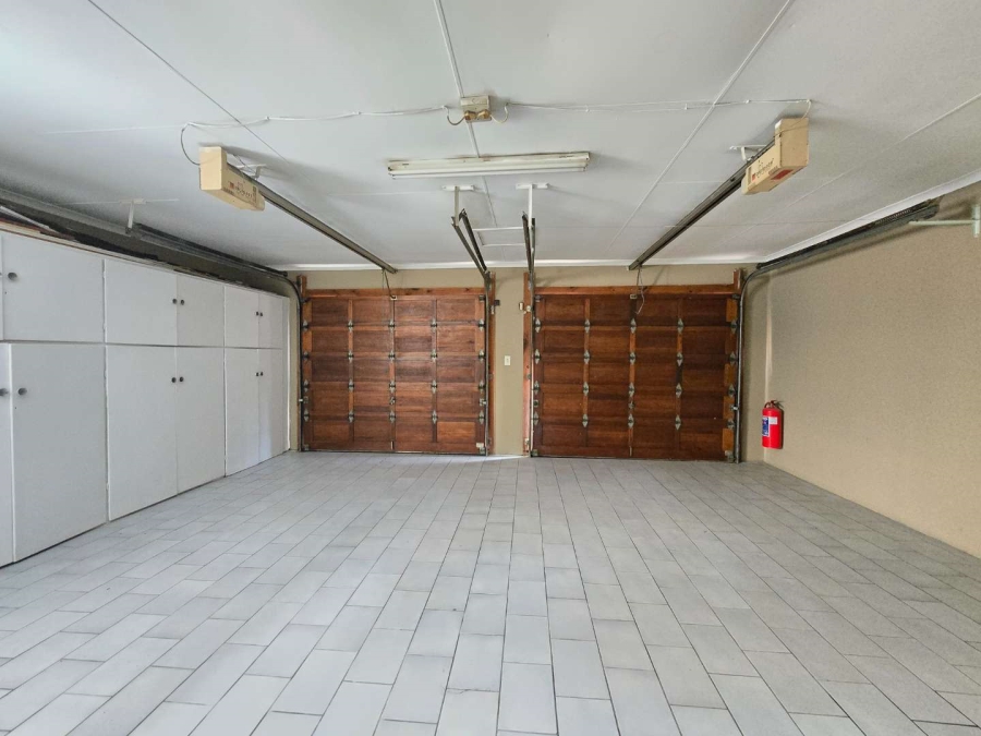 5 Bedroom Property for Sale in New Redruth Gauteng
