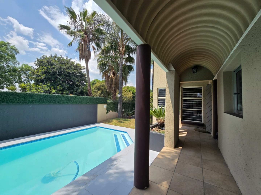 5 Bedroom Property for Sale in New Redruth Gauteng