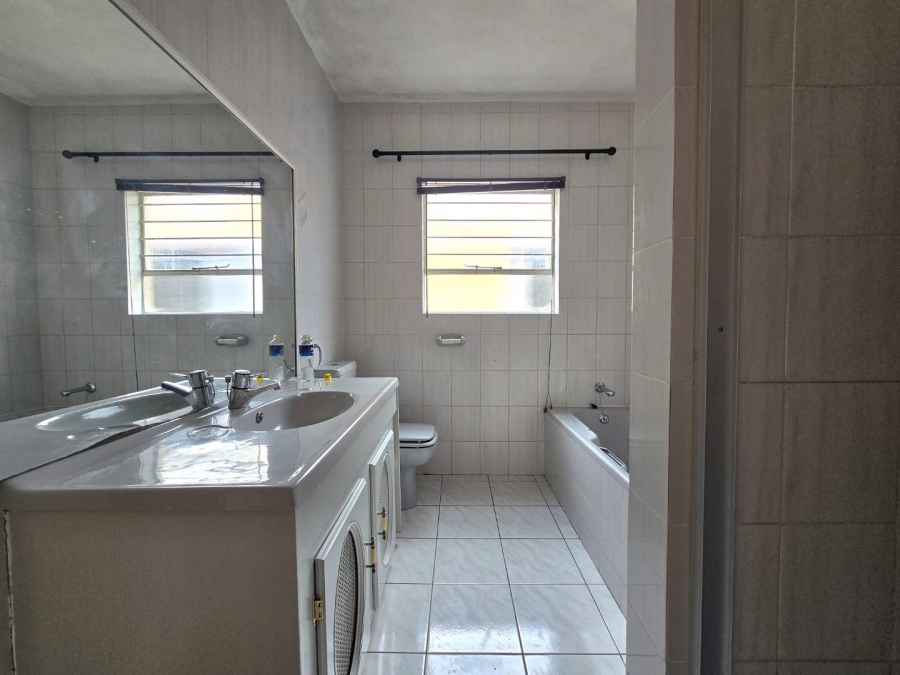 5 Bedroom Property for Sale in New Redruth Gauteng