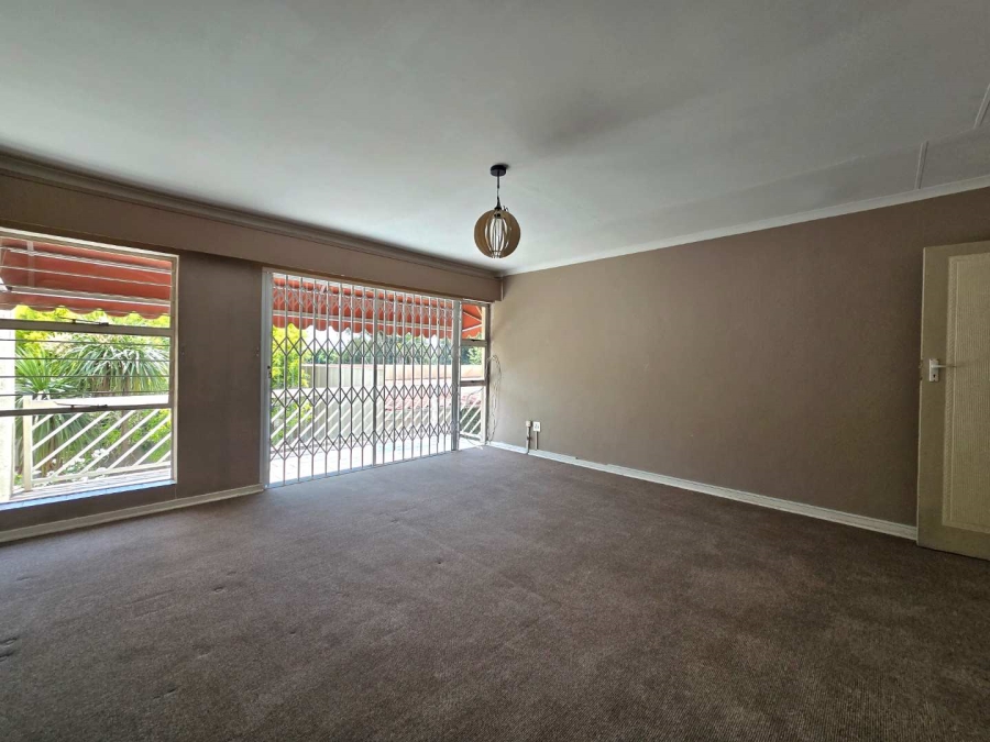 5 Bedroom Property for Sale in New Redruth Gauteng