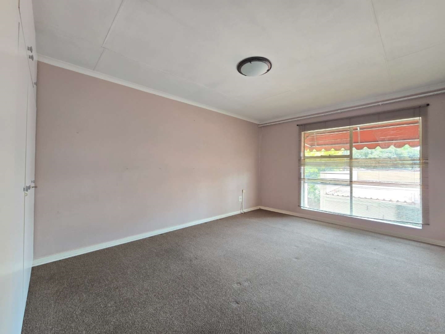 5 Bedroom Property for Sale in New Redruth Gauteng