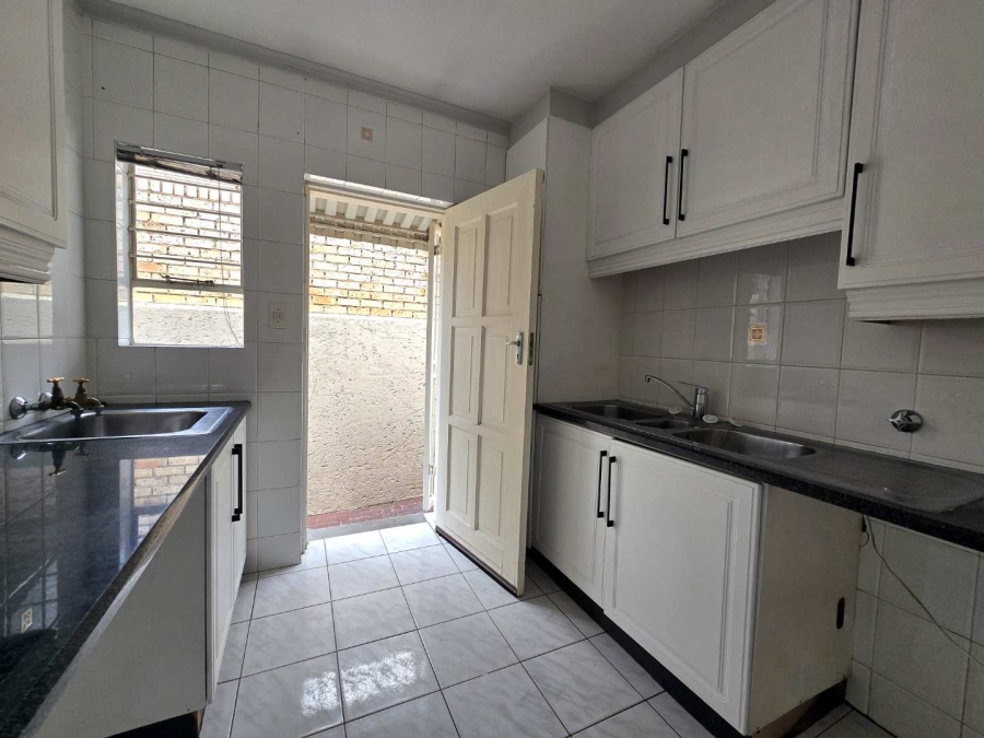 5 Bedroom Property for Sale in New Redruth Gauteng