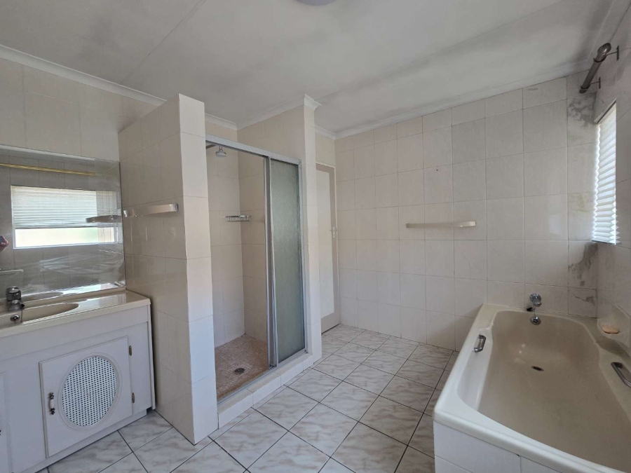 5 Bedroom Property for Sale in New Redruth Gauteng