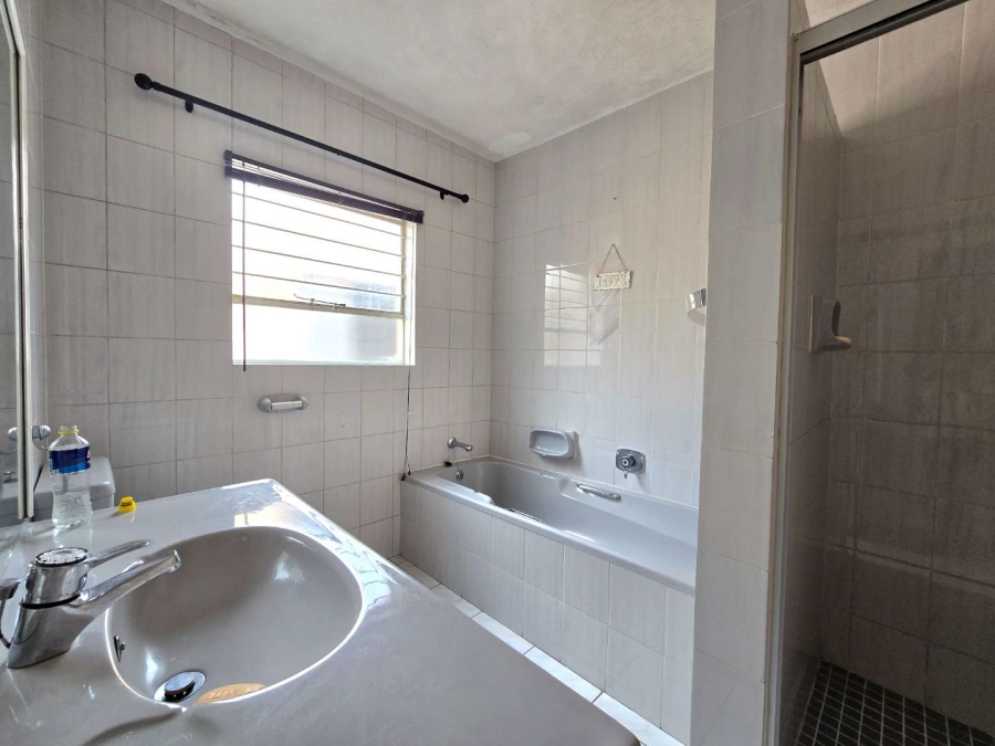 5 Bedroom Property for Sale in New Redruth Gauteng