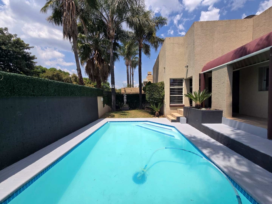 5 Bedroom Property for Sale in New Redruth Gauteng