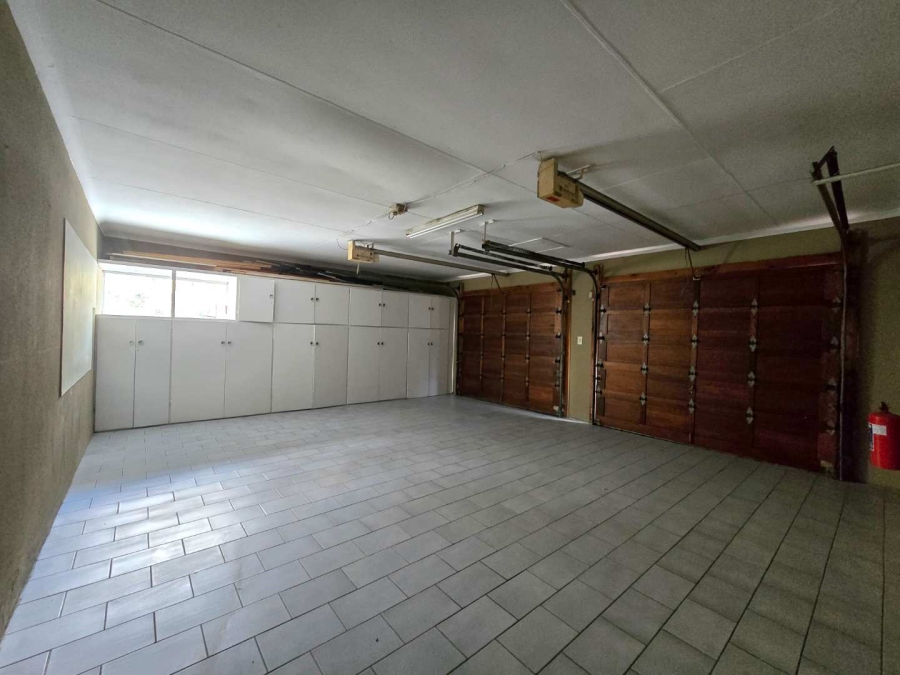 5 Bedroom Property for Sale in New Redruth Gauteng