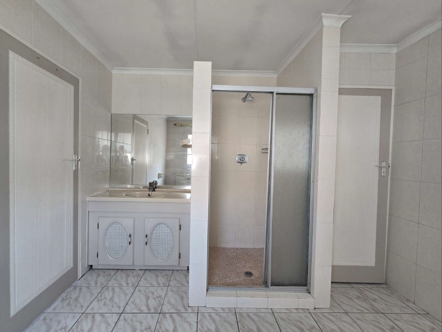 5 Bedroom Property for Sale in New Redruth Gauteng