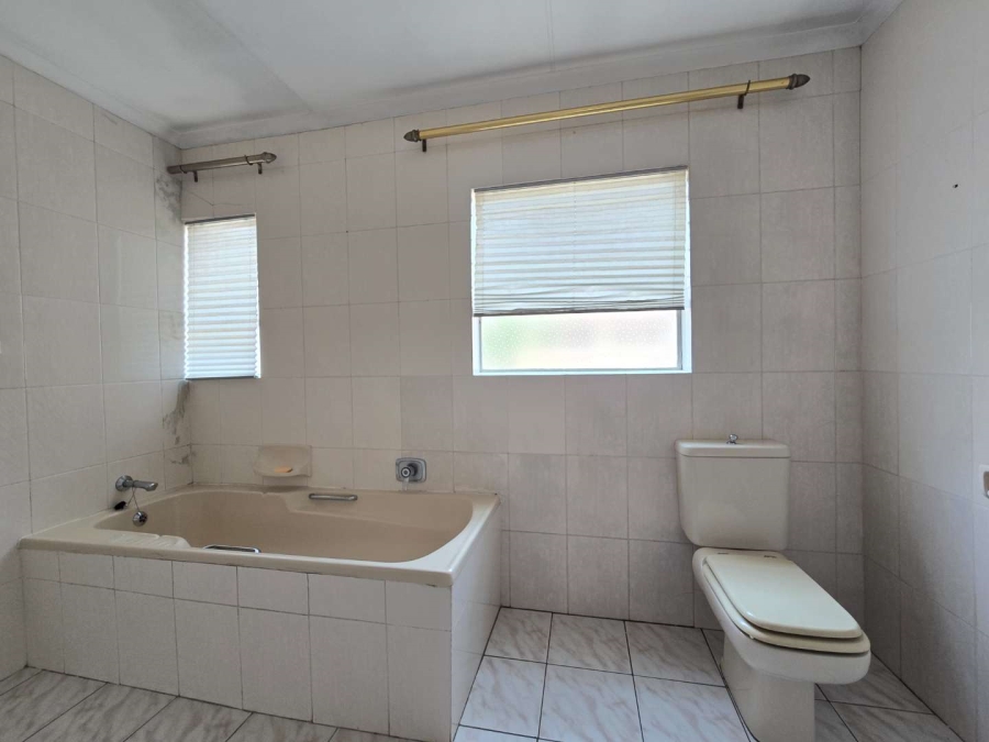 5 Bedroom Property for Sale in New Redruth Gauteng
