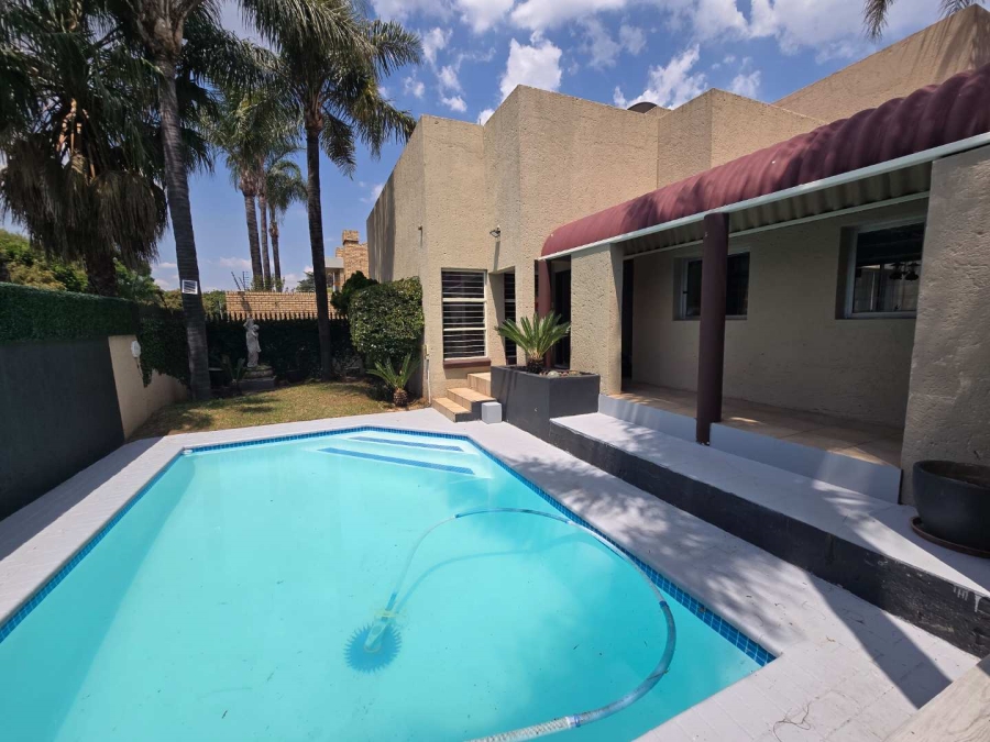 5 Bedroom Property for Sale in New Redruth Gauteng