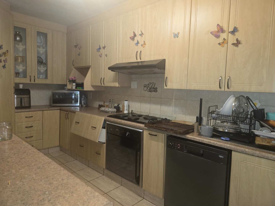 3 Bedroom Property for Sale in Brackenhurst Gauteng