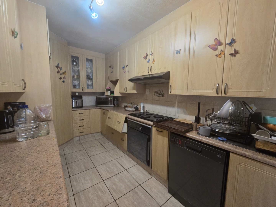 3 Bedroom Property for Sale in Brackenhurst Gauteng