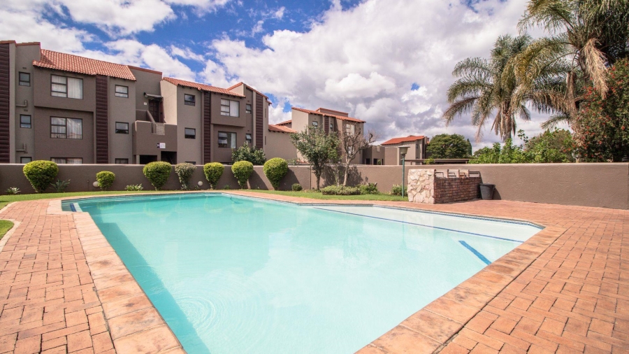 2 Bedroom Property for Sale in Lakefield Gauteng