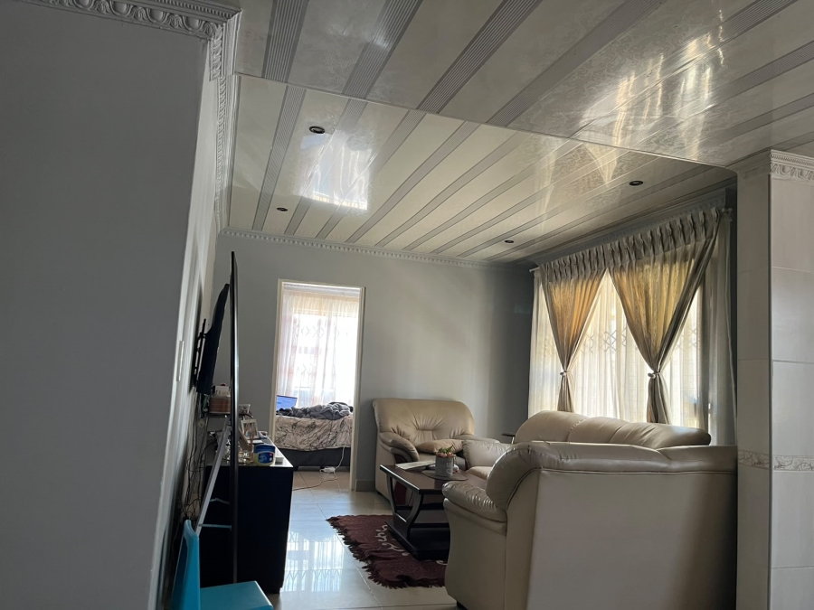 To Let 2 Bedroom Property for Rent in Bram Fischerville Gauteng