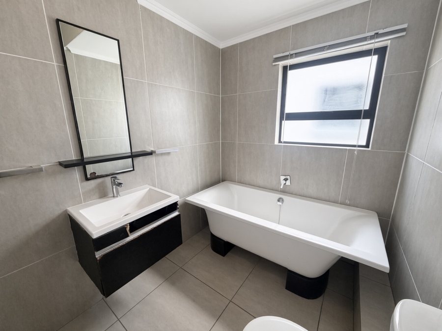 To Let 2 Bedroom Property for Rent in Edenvale Gauteng