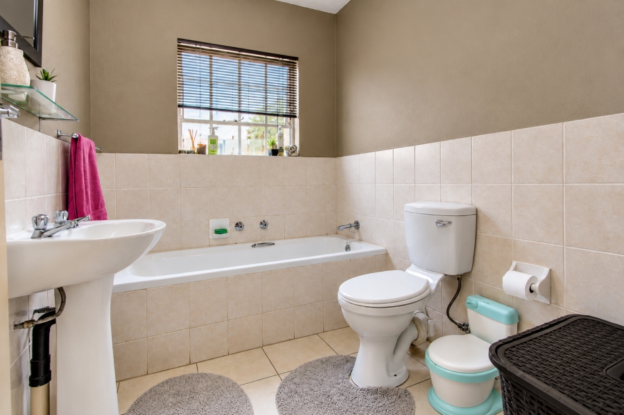3 Bedroom Property for Sale in Wilgeheuwel Gauteng
