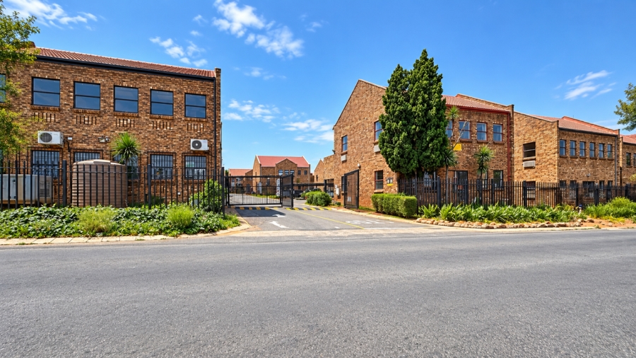 To Let Commercial Property for Rent in Weltevreden A H Gauteng