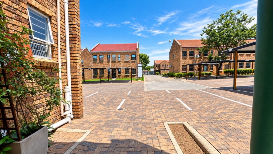 To Let Commercial Property for Rent in Weltevreden A H Gauteng