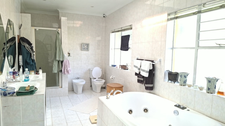 5 Bedroom Property for Sale in Glenhazel Gauteng