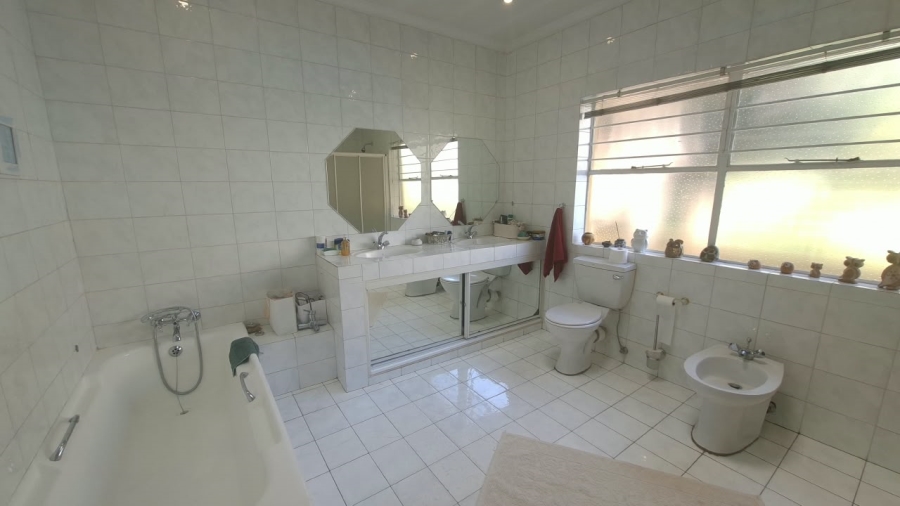 5 Bedroom Property for Sale in Glenhazel Gauteng