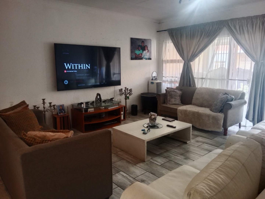 2 Bedroom Property for Sale in Corlett Gardens Gauteng