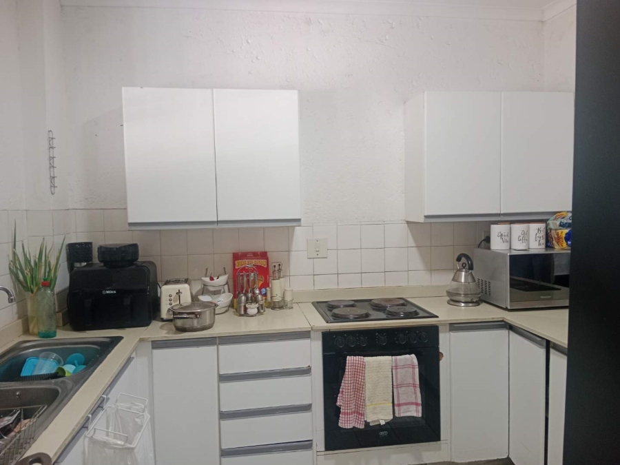 2 Bedroom Property for Sale in Corlett Gardens Gauteng
