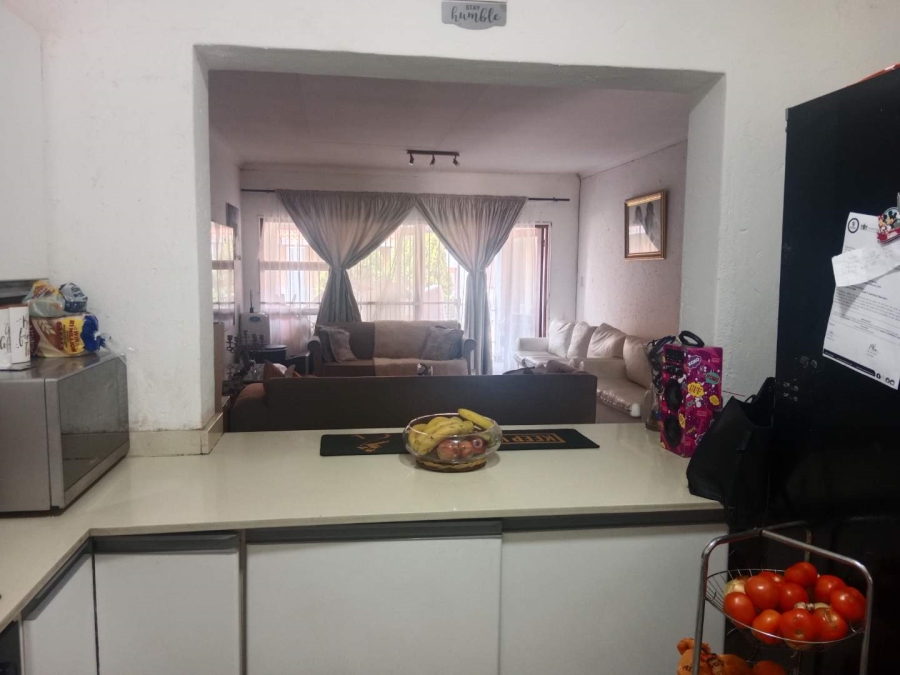 2 Bedroom Property for Sale in Corlett Gardens Gauteng