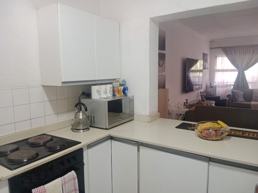 2 Bedroom Property for Sale in Corlett Gardens Gauteng