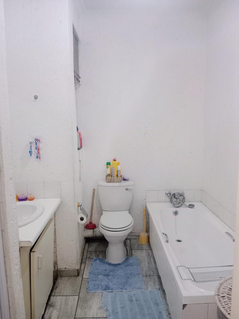 2 Bedroom Property for Sale in Corlett Gardens Gauteng